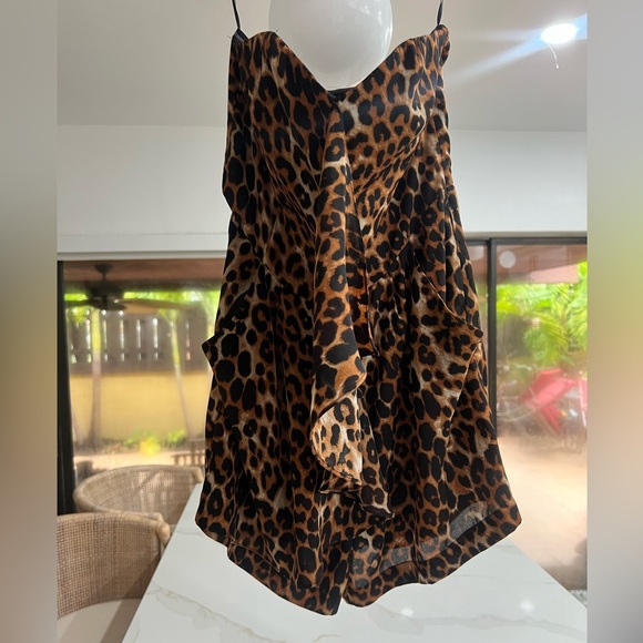 Strapless ruffled leopard print romper - Picture 2 of 6